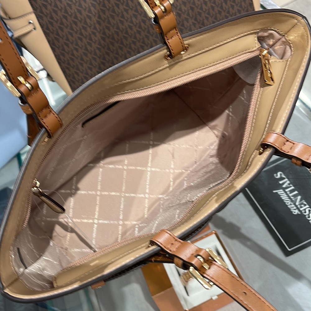 MICHAEL KORS JET SET TRAVEL MEDIUM DOUBLE POCKET TOTE NON-LEATHER VEGAN 
CAMEL - Picture 9 of 16